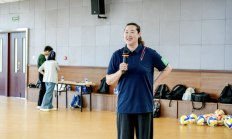 极速电竞:女排奥运冠军宋妮娜：青少年保持身心健康才能走得更远